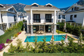 Hisarönü'de 4 Yatak Odalı Villa-Villa Bahama
